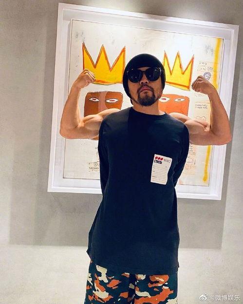 周杰伦肌肉图片,肌肉线条硬朗，蜕变之路引人瞩目